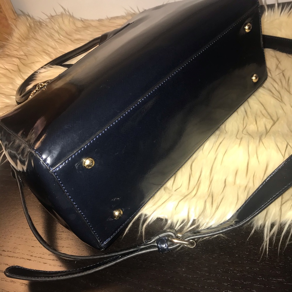 Like new Navy handbag 👜 - Picture 10 of 15